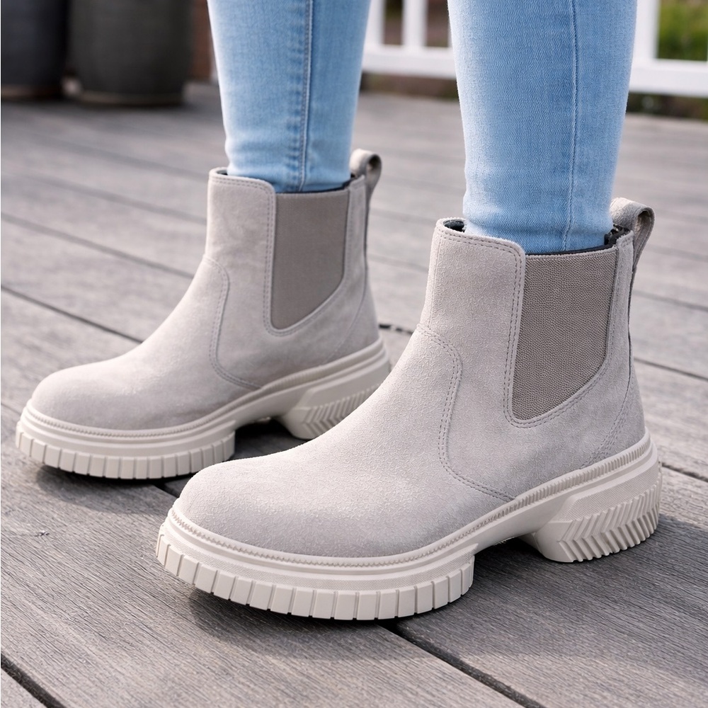 SOREL Chelsea Boots in like new condition
